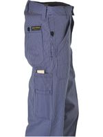 Hose mit Knopfverschluss